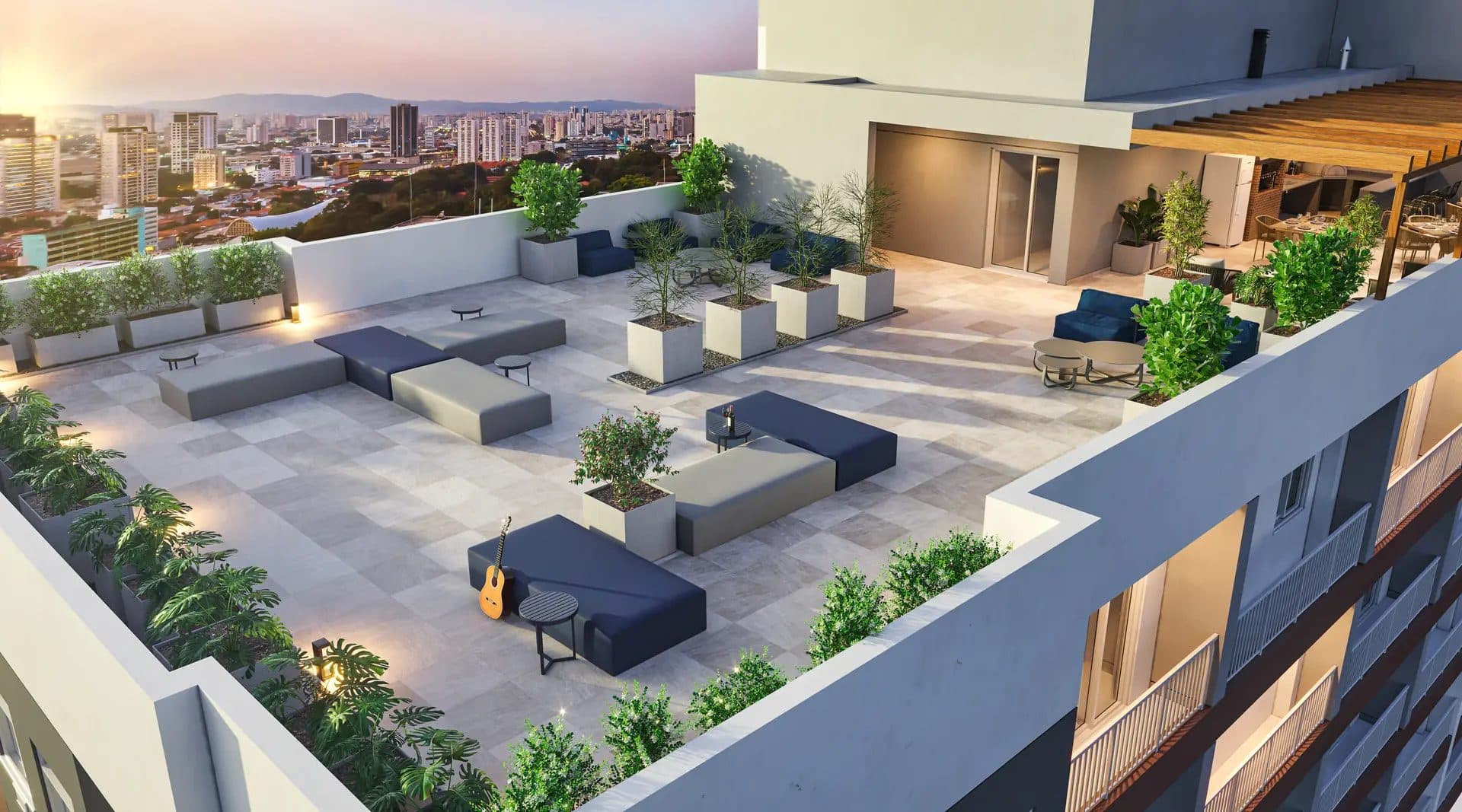 Rooftop com piso de porcelanato, áreas de estar com bancos e vasos de plantas, com vista panorâmica para a cidade.